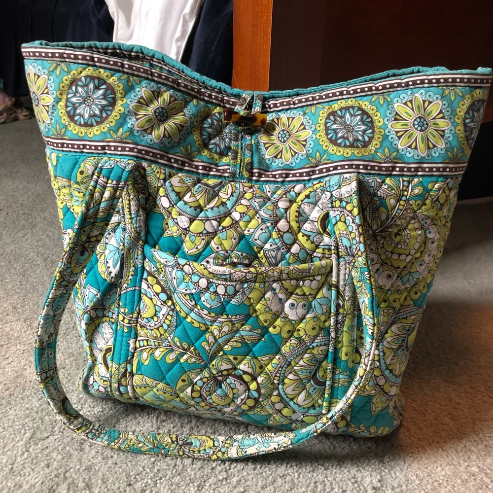Vera Bradley travel tote with pockets
